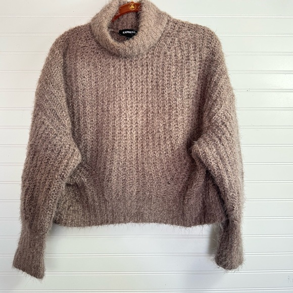 Express Women’s Mock Neck Knit Sweater Cropped Fuzzy Sz M Pullover - Picture 1 of 15